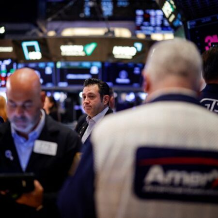 U.S. Stock Futures Rise as Investors Eye U.S.-Russia Peace Talks